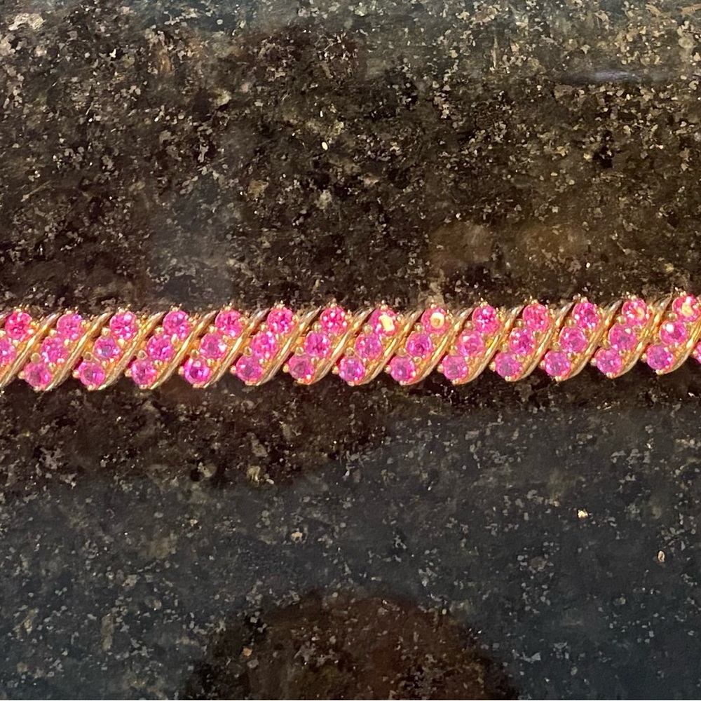 Elegant Gold-tone Bracelet with Pink Gemstones  7.5”